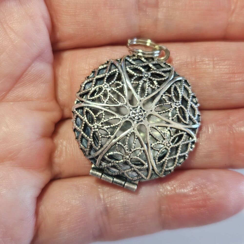 **Last Chance!! Final Sale** Silver tone round filigree locket - Picture 2 of 9